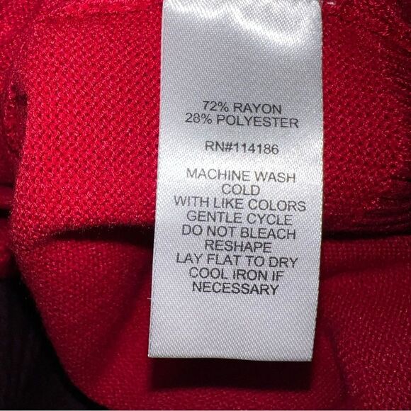 Love Scarlett Red Turtleneck Sweater Heart Embossed Medium Lightweight Christmas - Picture 7 of 8